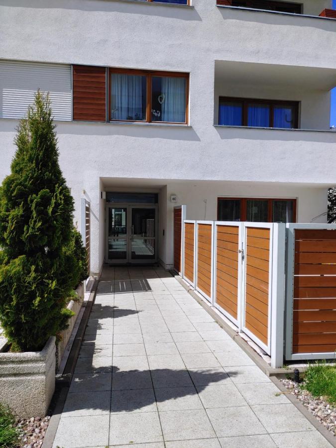 Swinoujscie Platan Patio 6 - Berry Apartments Buitenkant foto