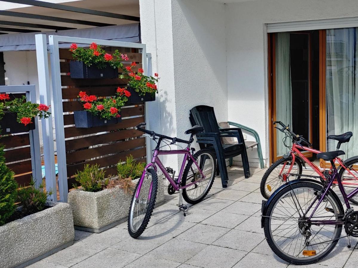 Swinoujscie Platan Patio 6 - Berry Apartments Buitenkant foto